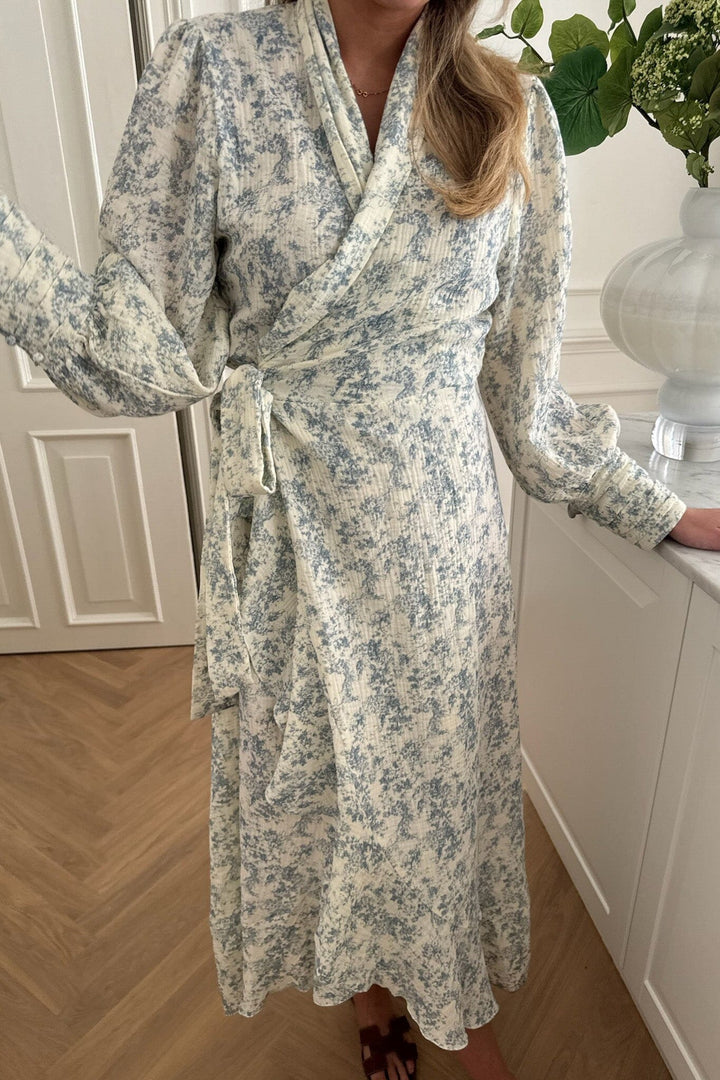 BYIC - Signeic Long Wrap Dress - wbp White Blue Print Kjoler 