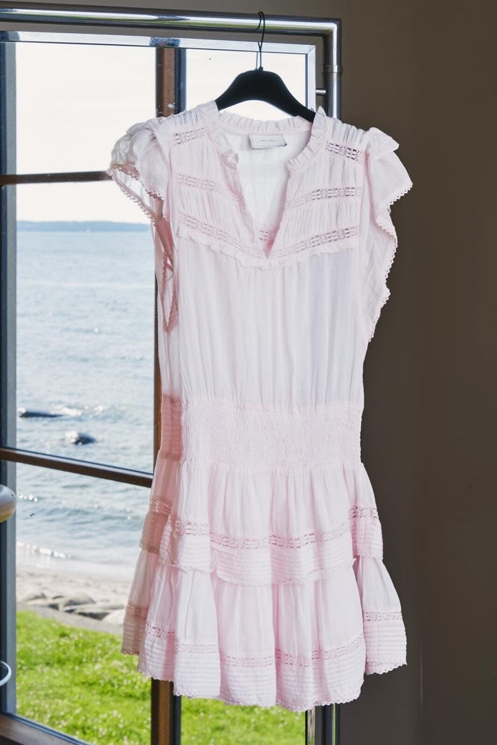 Forudbestilling - Neo Noir - Jarmy S Voile Dress - Light Pink Kjoler 