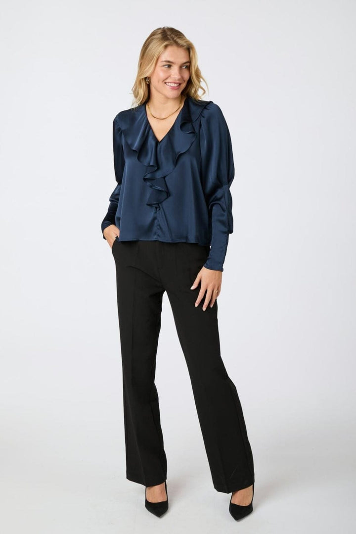 Forudbestilling - Neo Noir - Sandie Sateen Blouse - Navy Bluser 