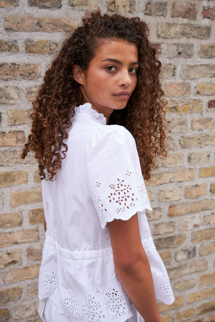 Forudbestilling - Neo Noir - Satsi Embroidery Blouse - White Bluser 