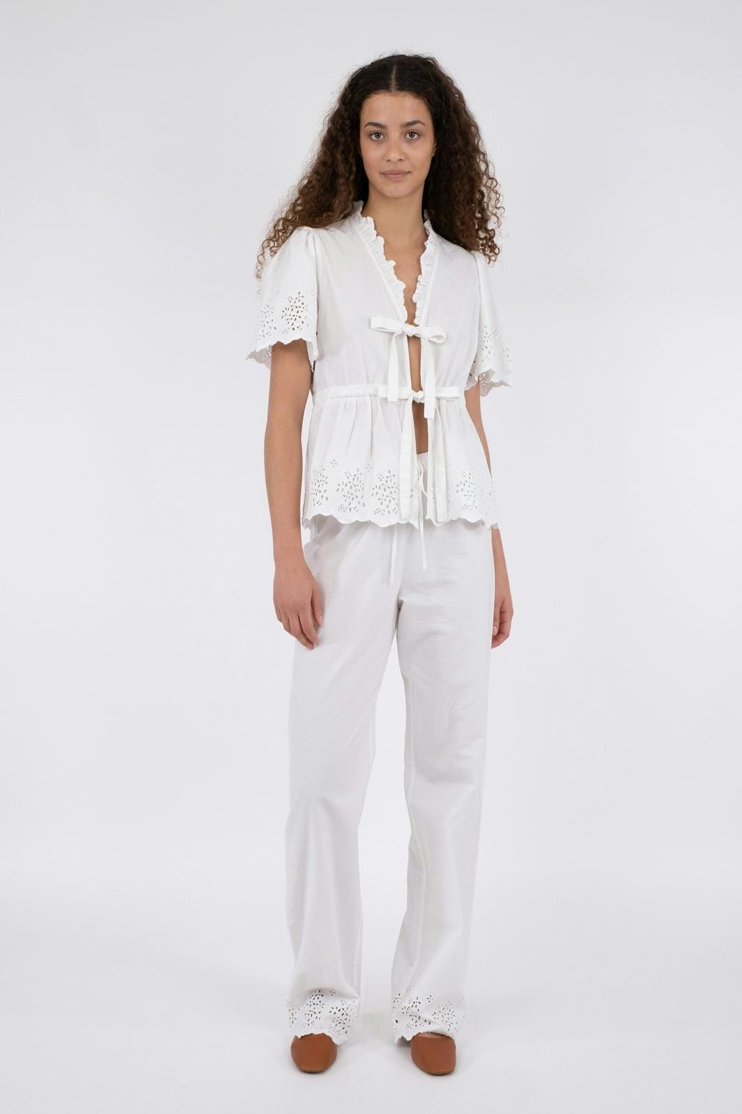 Neo Noir - Satsi Embroidery Blouse - White