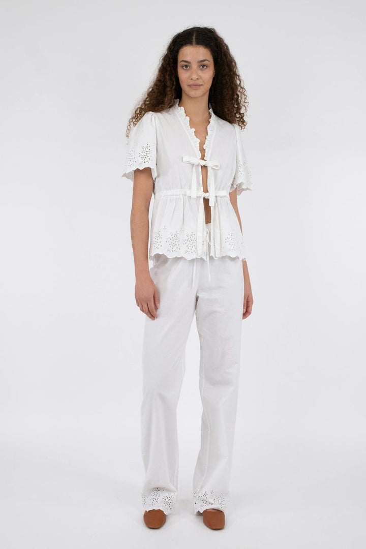 Neo Noir - Satsi Embroidery Blouse - White