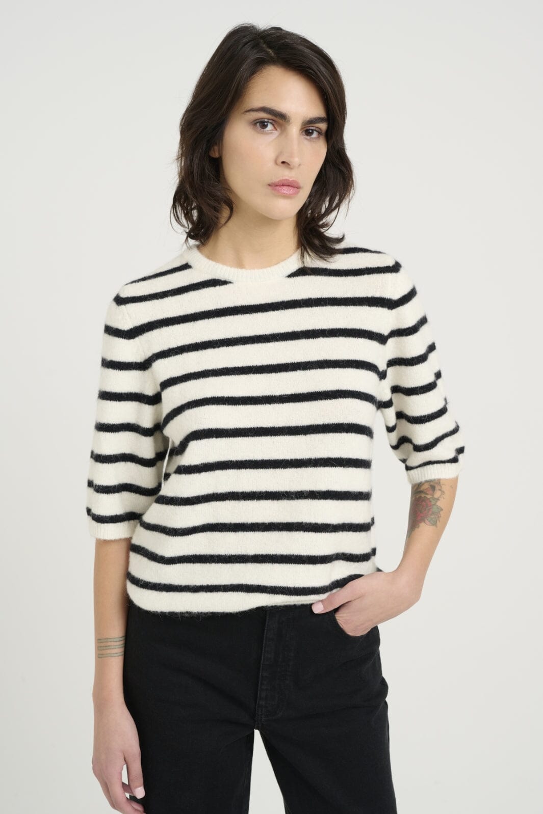 Gestuz - Alphagz Ss Tee Striped - 106145 Ivory Black Striped