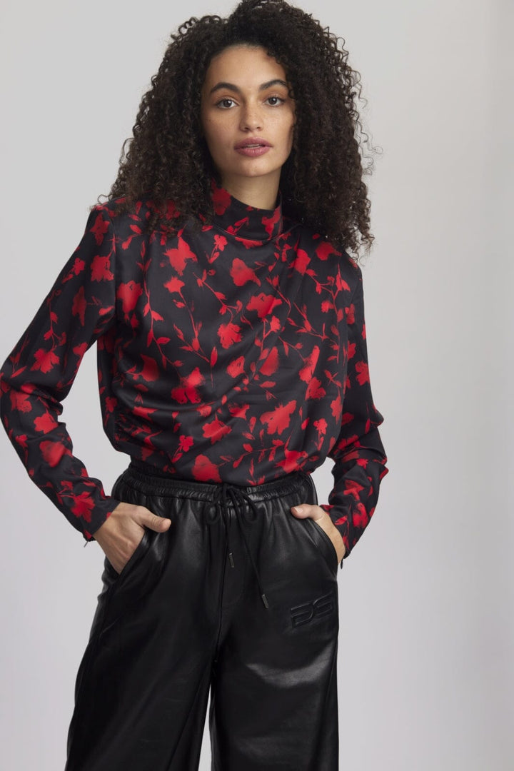 Gestuz - Dilaragz P Blouse - 106280 Red Shadow Flower Bluser 