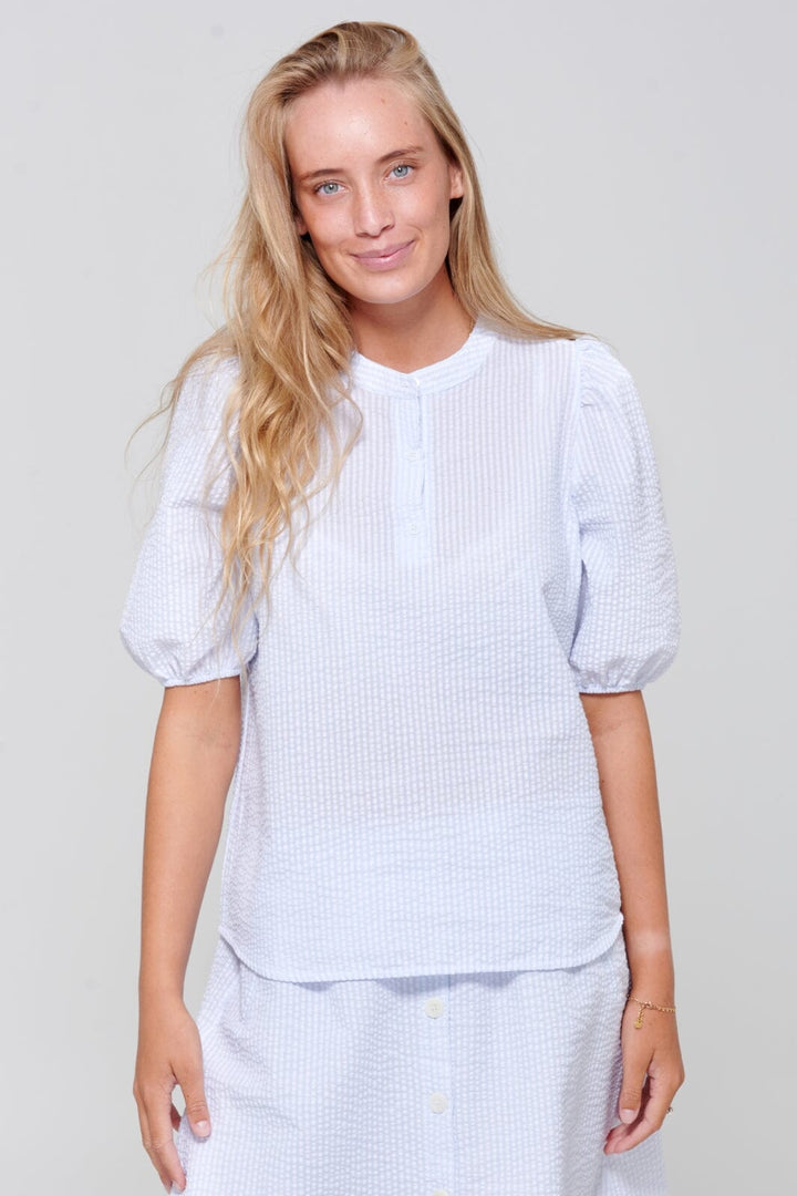 Noella - Wakka Blouse Seersucker - Blue/White Stripe Bluser 