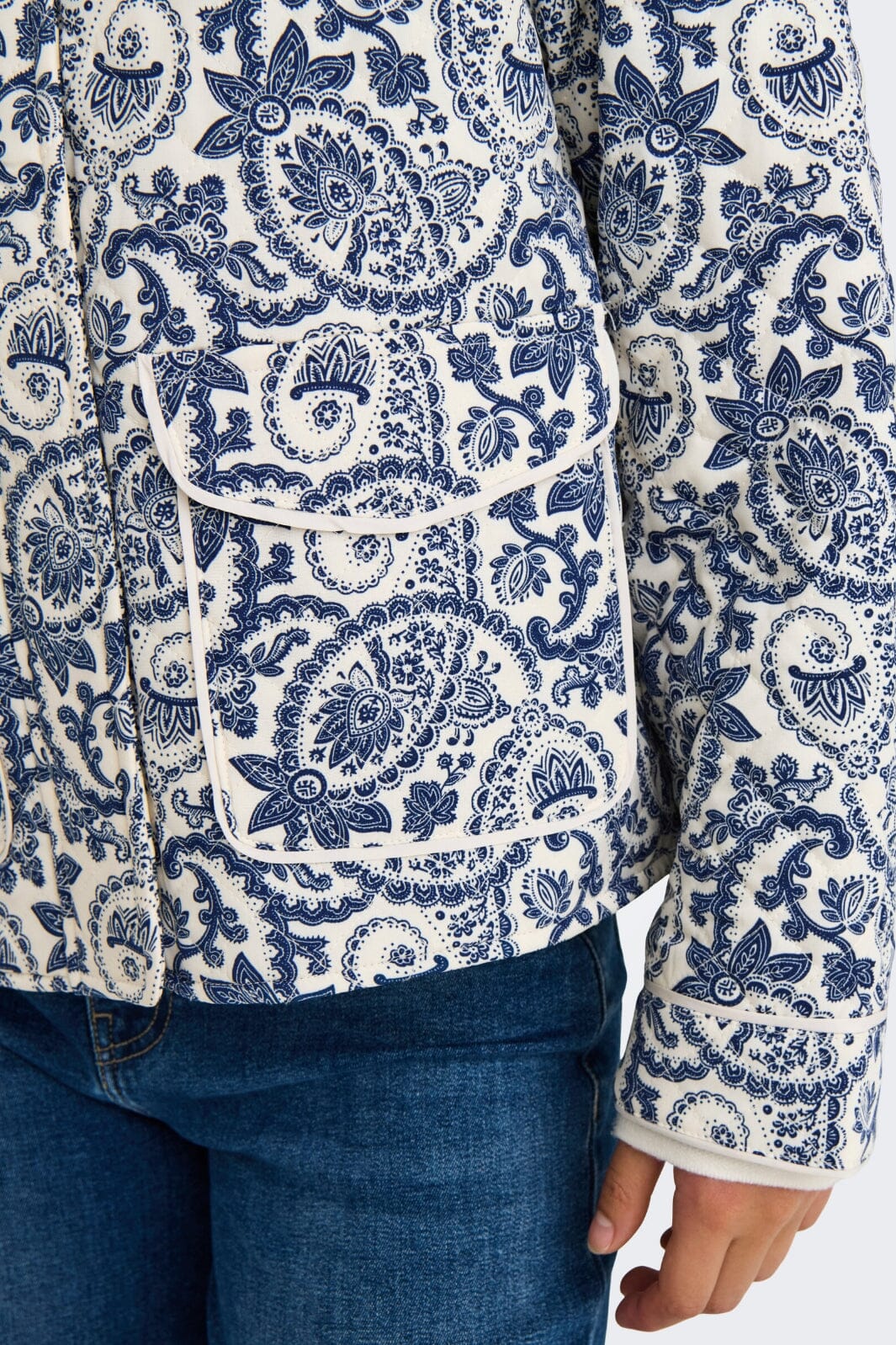 Only - Onlhallie Quilted Jacket - 4554811 Cloud Dancer Blue Tile Print