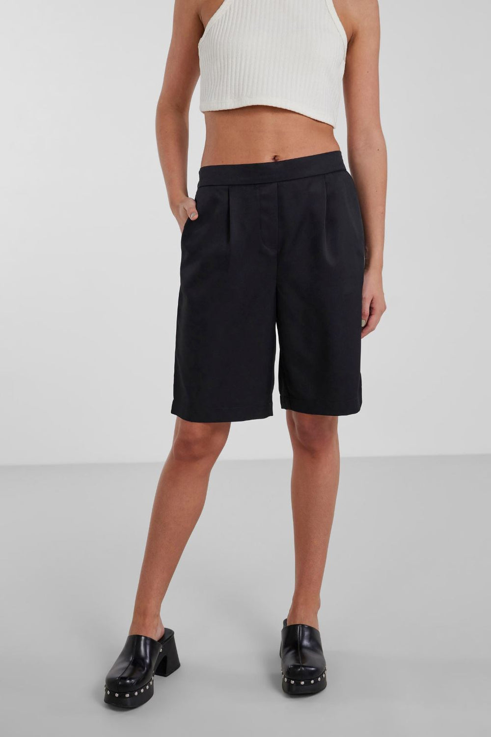 Pieces - Pctally Hw Shorts - Black Shorts 